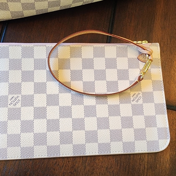 Louis Vuitton Neverfull MM - Picture 15 of 16
